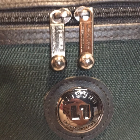 Leisure International train case hunter green zipper with mirror, handle - Picture 2 of 8